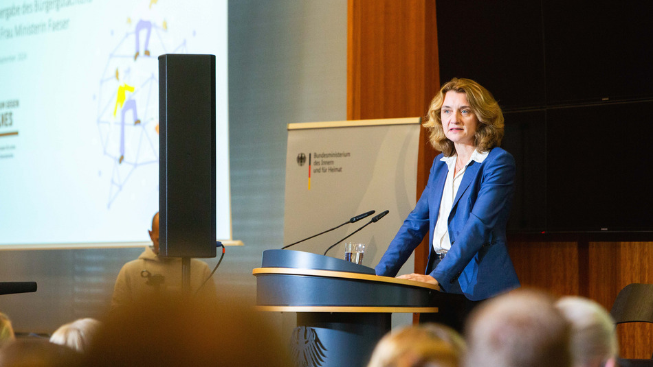 Forum gegen Fakes – Gemeinsam für eine starke Demokratie: Impressionen der Dialogveranstaltung zur Übergabe des Bürgergutachtens am 12. September 2024 im BMI in Berlin