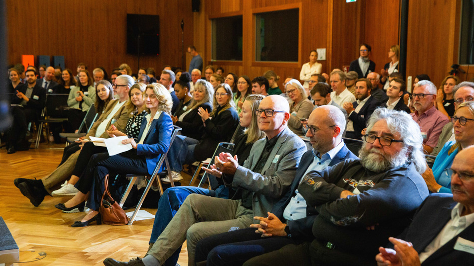 Forum gegen Fakes – Gemeinsam für eine starke Demokratie: Impressionen der Dialogveranstaltung zur Übergabe des Bürgergutachtens am 12. September 2024 im BMI in Berlin