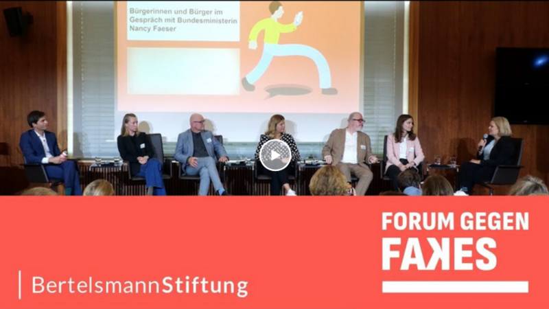 Bild vom Podium der Dialogveranstaltung mit Ministerin Faeser