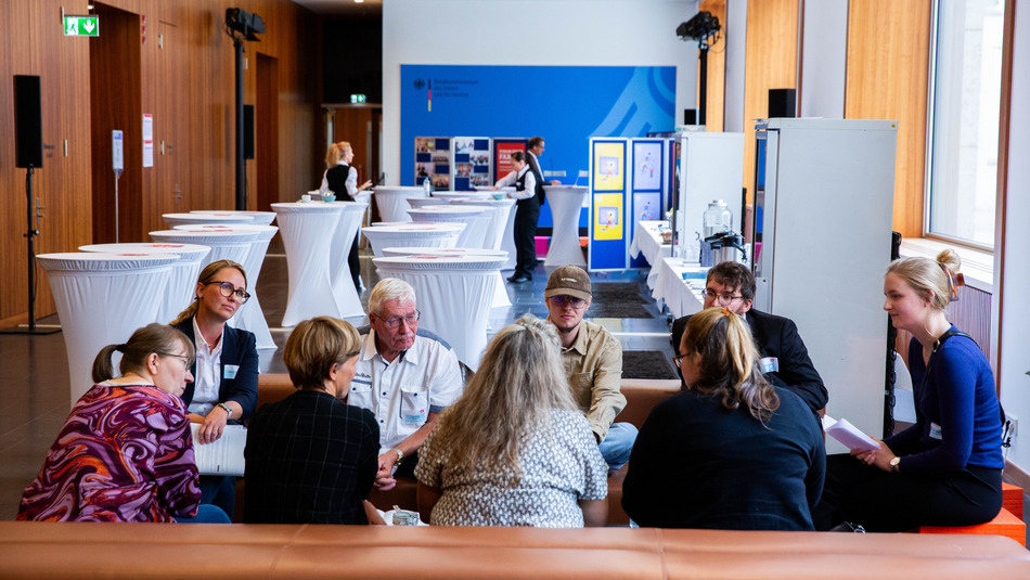 Forum gegen Fakes – Gemeinsam für eine starke Demokratie: Impressionen der Dialogveranstaltung zur Übergabe des Bürgergutachtens am 12. September 2024 im BMI in Berlin